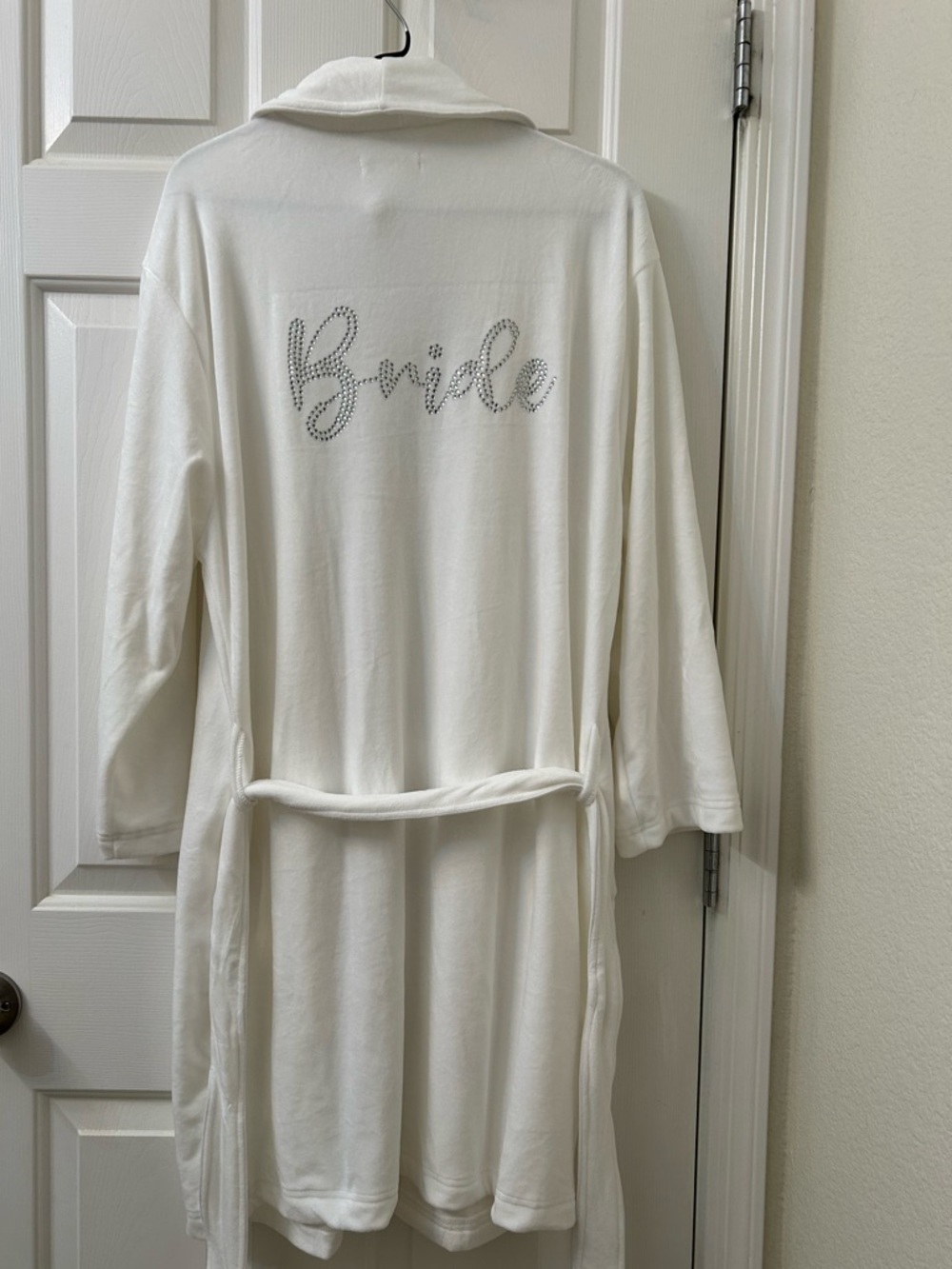 NWT Shiraleah White Bridal Robe with Silver Accent.